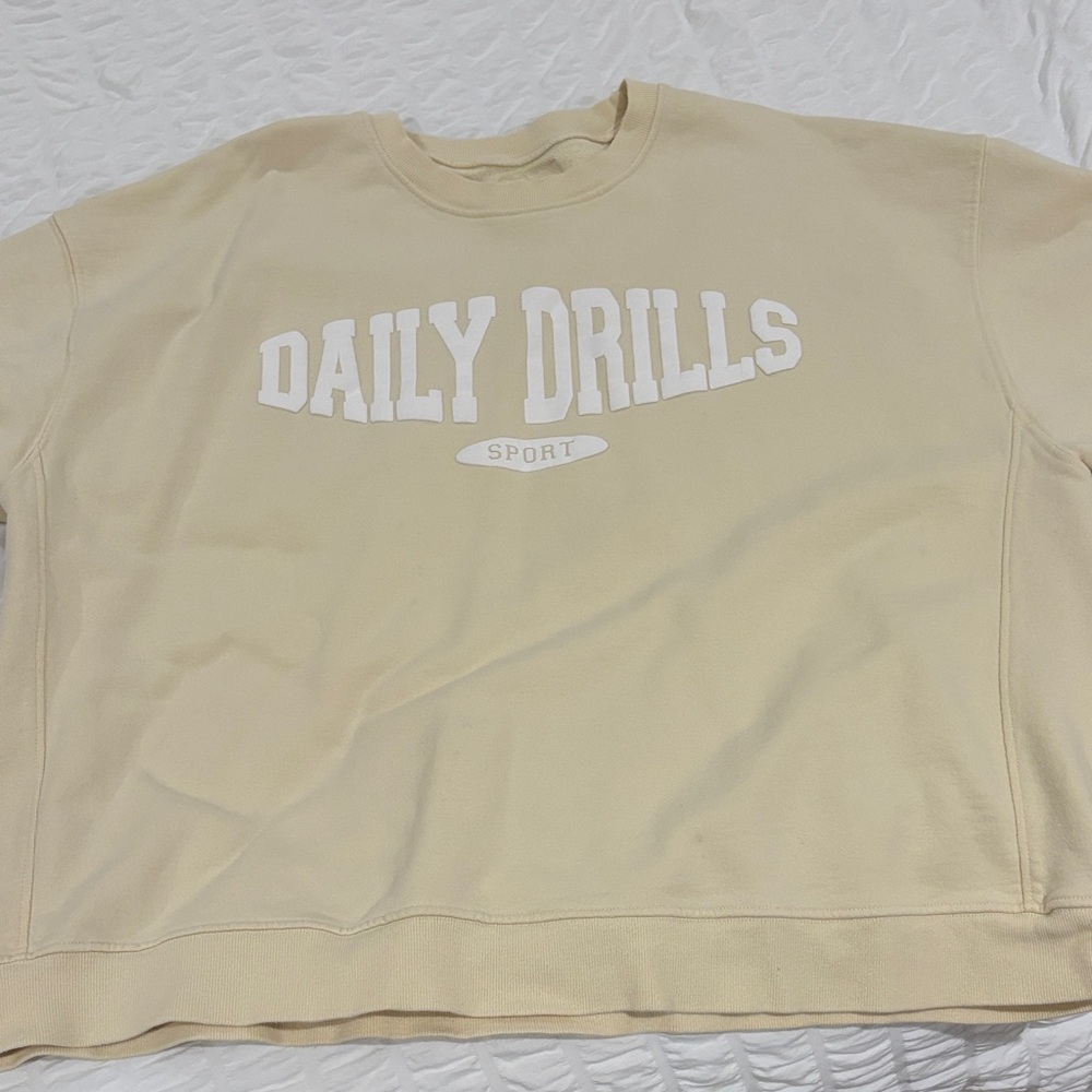 daily drills sand crewneck xs/s